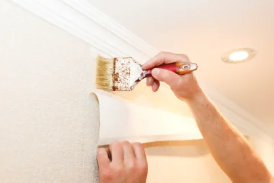 Pose de papier peint à Liausson — revêtements muraux et toiles de verre
